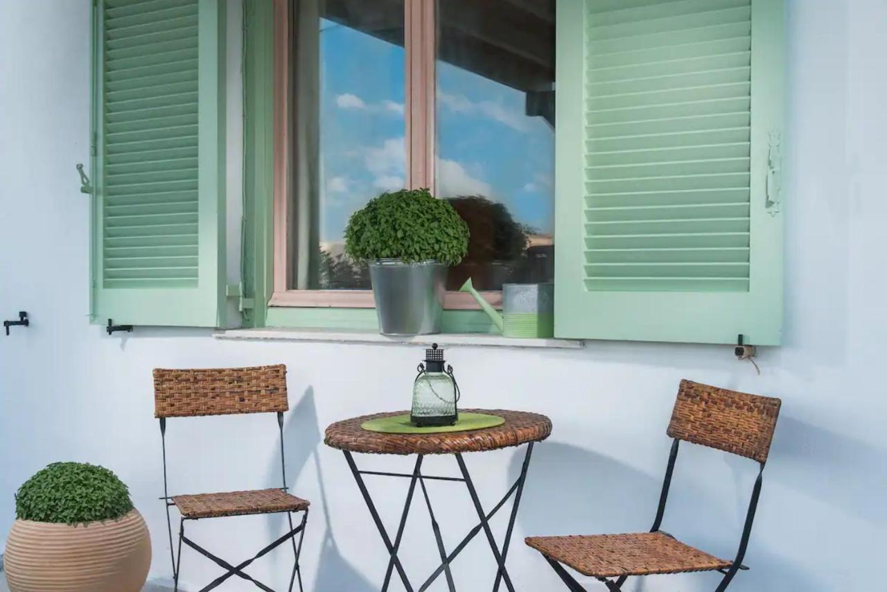Orange Room Adamantas  Exterior photo